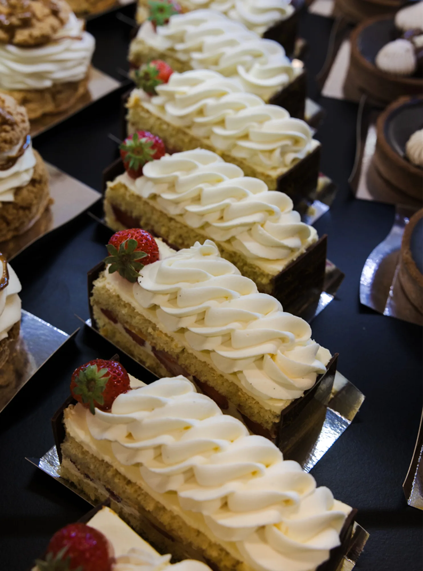 Rangée d'éclairs en vitrine