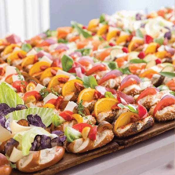Plateau traiteur de mini-sandwichs garnis